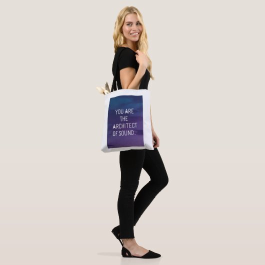Jij bent de architect van geluid tote bag (Op model)