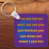 ‘Jij bent mij niet’, zegt het gedicht Sleutelhanger (Voorkant)