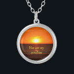 Jij bent mijn zonneschijn ketting<br><div class="desc">Dit mooie citaat samen met dit afbeelding van de zonsondergang die ik nam,  zal haar/zijn hart winnen.</div>