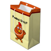 Jij Chicken?, Grappige Bruine Haan Cartoon Taunt Medium Cadeauzakje (Voorkant Gekanteld)