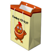 Jij Chicken?, Grappige Bruine Haan Cartoon Taunt Medium Cadeauzakje (Achterkant Gekanteld)