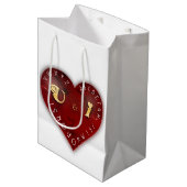 Jij en ik - alfabet spel op een rood hart medium cadeauzakje (Voorkant Gekanteld)