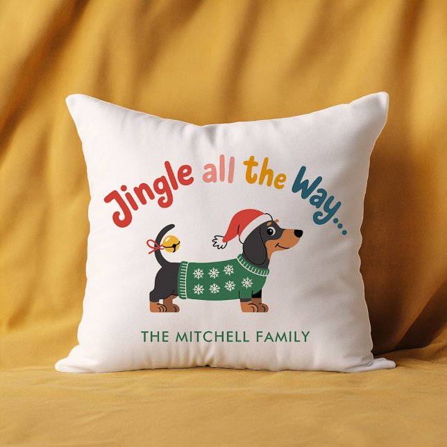 Jingle All the Way Dog – Custom Holiday Family  Kussen (White holiday pillow with a dachshund in a green sweater and Santa hat, “Jingle all the Way…”)