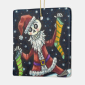 JINGLE BOTTEN SANTA, HOLIDAY SKELETON & STOCKINGS KERAMISCH ORNAMENT (Links)