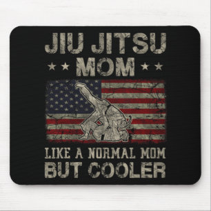 Jitsu mama als een normale moeder maar coolere Moe Muismat