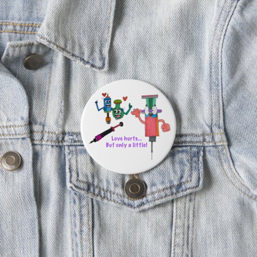 JMCdesign COVID Vaccine Love Hurts Pin Ronde Button 7,6 Cm (In situ)