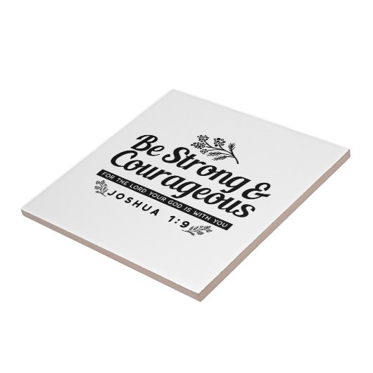 Jo 1:9 Bijbelvers Ontwerp – Wees sterk en moedig Tegeltje (Zijkant)