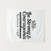 Jo 1:9 Bijbelvers Ontwerp – Wees sterk en moedig Wandkleed (Voorkant (horizontaal))