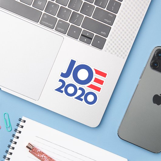JOE 2020 STICKER (Laptop met iPhone)