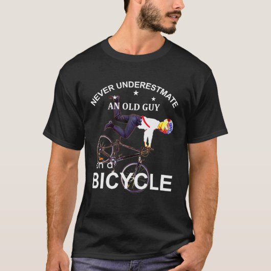 Joe Biden Bicycle Crash Funny Trump schreef het RI T-shirt (Voorkant)