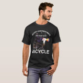 Joe Biden Bicycle Crash Funny Trump schreef het RI T-shirt (Voorkant volledig)