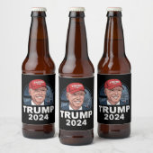Joe Biden draagt een Pet van Trump Bier Etiket (Flessen)