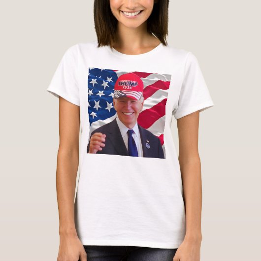 Joe Biden draagt een Pet van Trump T-shirt (Voorkant)