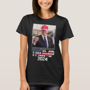 Joe Biden draagt een Trump Pet verkiezing 2024 T-shirt