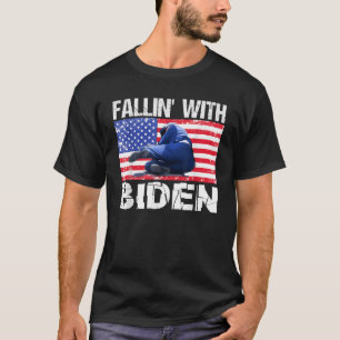 Joe Biden Herfsten neer op het podium Biden Fallin T-shirt