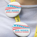 Joe Biden Kamala Harris voor Amerika Ronde Button 3,2 Cm<br><div class="desc">Joe Biden Kamala Harris 2020 American Flag button voor de democratische partijkandidaten. Stemdemocraat bij de verkiezingen van 2020 om Biden uit te kiezen voor president. Cool American flag design.</div>