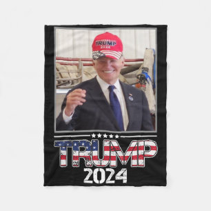 Joe Biden met een Trump-hoofddeksel Verkiezing 202 Fleece Deken