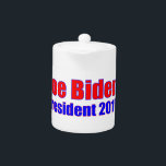 Joe Biden President 2016 Theepot<br><div class="desc">Joe Biden president verkiezingen 2016. Tekst in rood en blauw.</div>