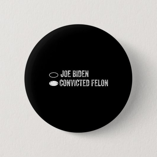 Joe Biden vs. Veroordeelde misdadiger - Stembiljet Ronde Button 5,7 Cm (Voorkant)