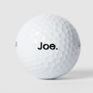 Joe. Naam Woord in zwarte letters op wit Golfballen