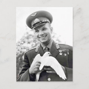 Joeri Gagarin met witte duif, symbool van vrede, Briefkaart