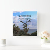 JOHANNES 8:12 PALMBOOM EN OCEAAN FOTOONTWERP VIERKANTE KLOK (Huis)