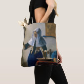 Johannes Vermeer - Vrouw met een waterpitcher Tote Bag (Dichtbij)