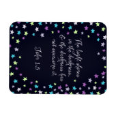 John 1:5 Het licht schijnt in het donkere Bijbelci Magneet (Horizontaal)