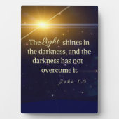 John 1:5 Licht schijnt in donkerder plak Fotoplaat (voorkant)
