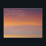 John 8:32 de Schrift de Waarheid zal u vrij plaats Briefkaart<br><div class="desc">John 8:32 Schrift met een zonsopgang die boven de oceaan komt en vogels die in formatie vliegen, "En je zal de waarheid kennen, en de waarheid zal je bevrijden." Een mooie groet voor een Christelijke vriend. Het omgekeerde kan worden veranderd en worden gepersonaliseerd, zelfs ~ enkel klik op "aanpassen, "en...</div>