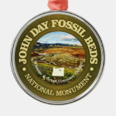 John Day Fossil Bedden (NM) Metalen Ornament (Voorkant)