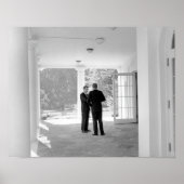 John en Robert Kennedy Outside White House Poster (Voorkant)