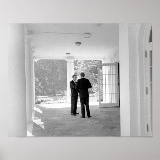John en Robert Kennedy Outside White House Poster (Voorkant)