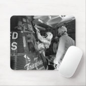 John Glenn Entering Friendship 7 Spacecraft Muismat (Met muis)