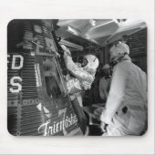 John Glenn Entering Friendship 7 Spacecraft Muismat (Voorkant)