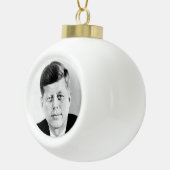 John Jack Kennedy President Witte Huis Keramische Bal Ornament (Rechts)