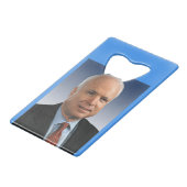 John McCain Creditkaart Flessenopener (Voorkant Gekanteld)