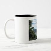 John Muir: "Tussen de twee pijnbomen is een deur" Tweekleurige Koffiemok (Links)