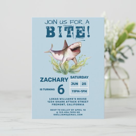 Join Us For a Bite Funny Shark Boys Birthday Party Kaart (Staand voorkant)