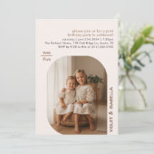 Joint Sister Sibling Two Kids Photo Birthday Party Kaart (Staand voorkant)