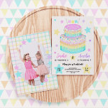 Joint Sisters Rainbow Birthday Party Foto Kaart<br><div class="desc">Deze gezamenlijke zusters regenboog verjaardagsfeestfotouitnodiging is ideaal voor zussen of goede vrienden die hetzelfde verjaardagsfeest willen delen, maar verschillende leeftijden hebben omdat elke leeftijd gemakkelijk aanpasbaar is. Deze uitnodiging is voorzien van een hand getekende twee gelaagde regenboog verjaardagstaart met witte druppelglazuur en regenboog sprinkles, rond de buitenkant van het ontwerp...</div>