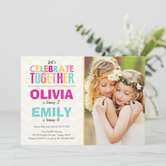 Joint twin verjaardag party uitnodiging Meisjes Ro (Staand voorkant)