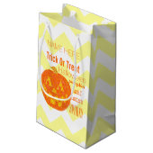Jolly Jack O Lantern Halloween Party Chevron Klein Cadeauzakje (Achterkant Gekanteld)