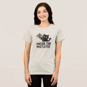 Jolly Joy Black Cat Mistletoe Cartoon T-Shirt (Voorkant volledig)