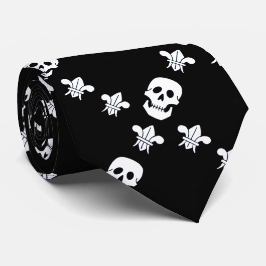 JOLLY ROGER SKULL EN DRIE LILILIES FLAG STROPDAS (Opgerold)