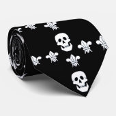 JOLLY ROGER SKULL EN DRIE LILILIES FLAG STROPDAS (Opgerold)