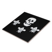JOLLY ROGER SKULL EN DRIE LILILIES FLAG TEGELTJE (Zijkant)