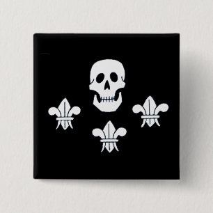 JOLLY ROGER SKULL EN DRIE LILILIES FLAG VIERKANTE BUTTON 5,1 CM