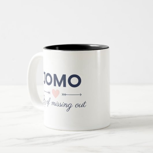 JOMO - Joy of missing out Tweekleurige Koffiemok (Voorkant links)