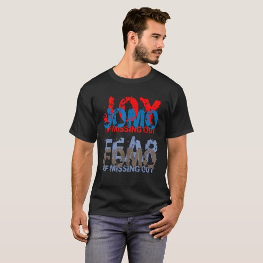 Jomo vs Fomo Joy vs Angst om weg te gaan T-shirt (Voorkant volledig)